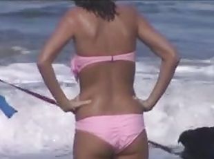 Real amateur milf on the candid video on the beach 04o