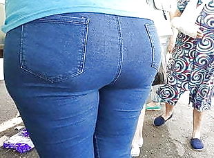 Candid pawg milf ass in tight jeans. vpl rear cameltoe